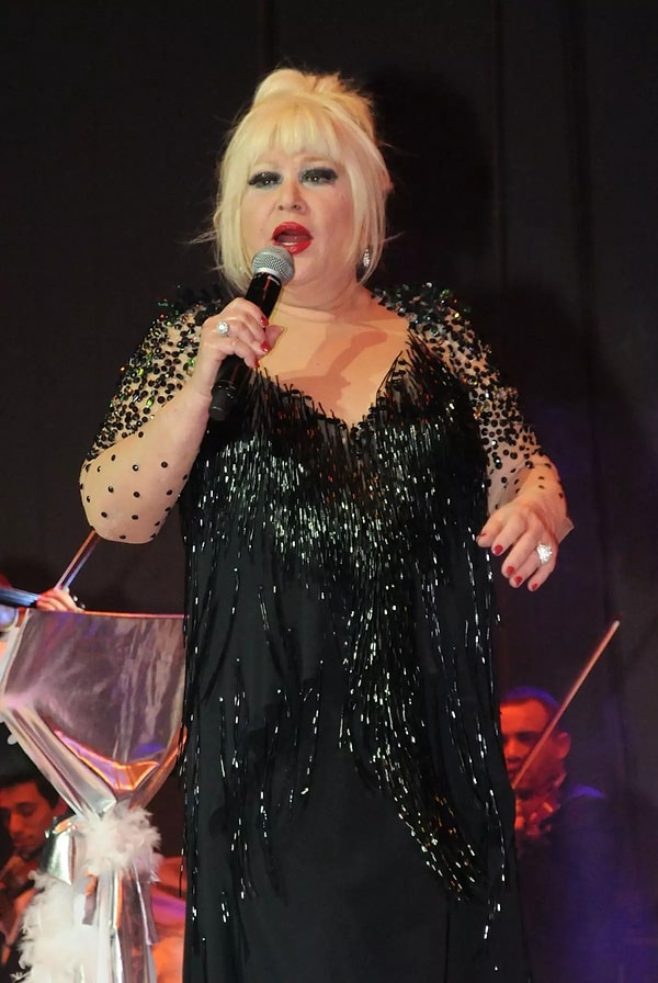 31 Ekim günü ABD'de kalp krizi geçiren Muazzez Abacı sevenlerini oldukça korkutmuştu. Sağlık durumu hakkında yeni bilgiler edinilen ismin böbreklerinde sorun oluştuğu ortaya çıktı.