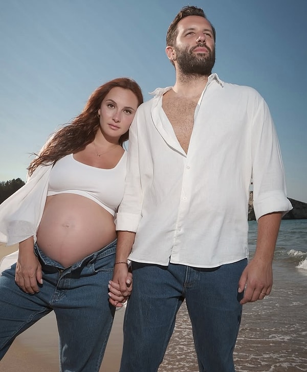 Başak Gümilcinelioğlu ve Çağrı Çıtanak'ın “Sen Çal Kapımı” setinde başlayan arkadaşlığı bugün tam anlamıyla bir aile dönüştü!