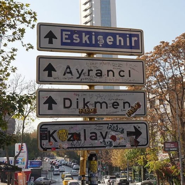 Ancak tabelanın son hali yine tahrif edildi.