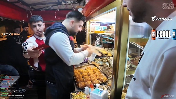 Fırat Sobutay, Bilal Hancı ve Gökhan Öner meşhur boyozcuya uğradı.