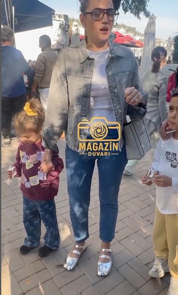 Show TV’de yayınlanan gündüz kuşağı yarışması “Gelin Evi”nin sunuculuğunu yapan Buse Varol, tarzıyla dikkat çekti.