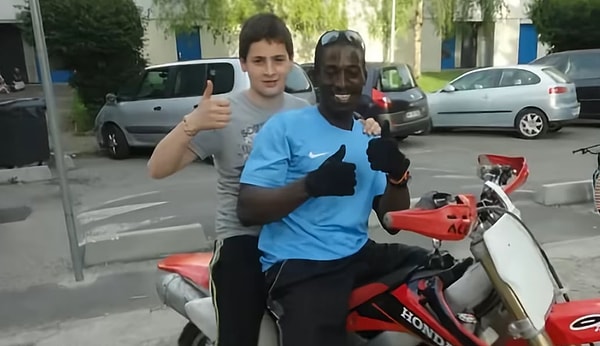 19 Ekim’de Louvre’un ünlü Apollon Galerisi’nde gerçekleşen soygunda Fransa Kraliyet tacına ait sekiz mücevher çalınmış, 88 milyon euro değerindeki hazine iz bırakmadan kaybolmuştu.