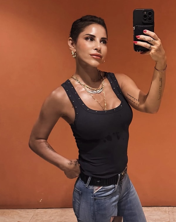 Acı Hayat, Arka Sokaklar, Haziran Gecesi gibi dizilerde rol alan Irmak Ünal'ı birçoğunuz tanıyorsunuzdur.