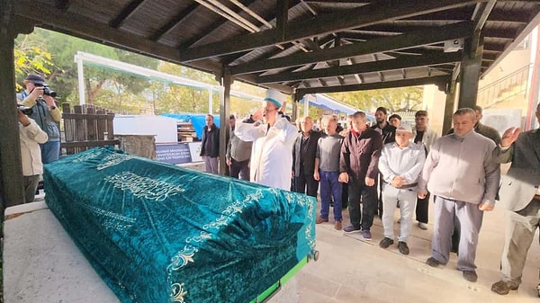 Cenaze töreni, bugün Balıkesir’in Altınoluk ilçesindeki köy camisinde ikindi namazı sonrası gerçekleşti.