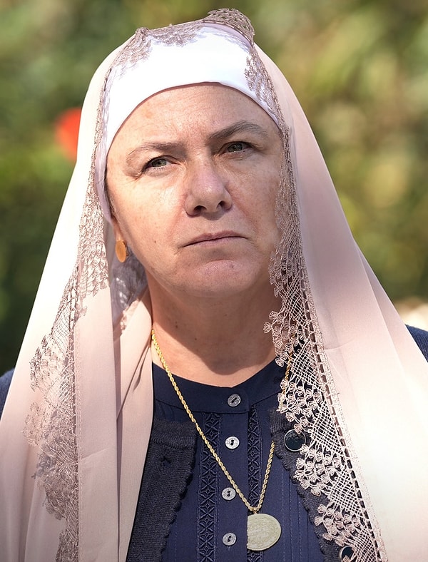 Taşacak Bu Deniz gündemden düşmezken dizide Şirin Furtuna'yı canlandıran Gamze Süner Atay'ı stalklayarak Şirin'in gerçek hayattaki halini bulduk.