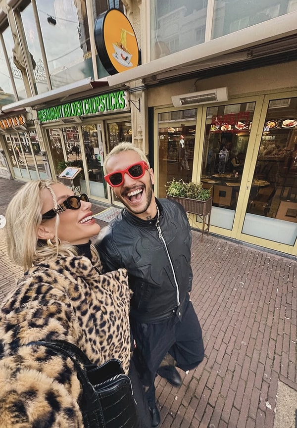 İrem Derici ve DJ nişanlısı Melih Kunukçu Galatasaray'ın 3-0 galibiyeti ile sonuçlanan Ajax maçını izlemek için Hollanda'ya gitmişti.