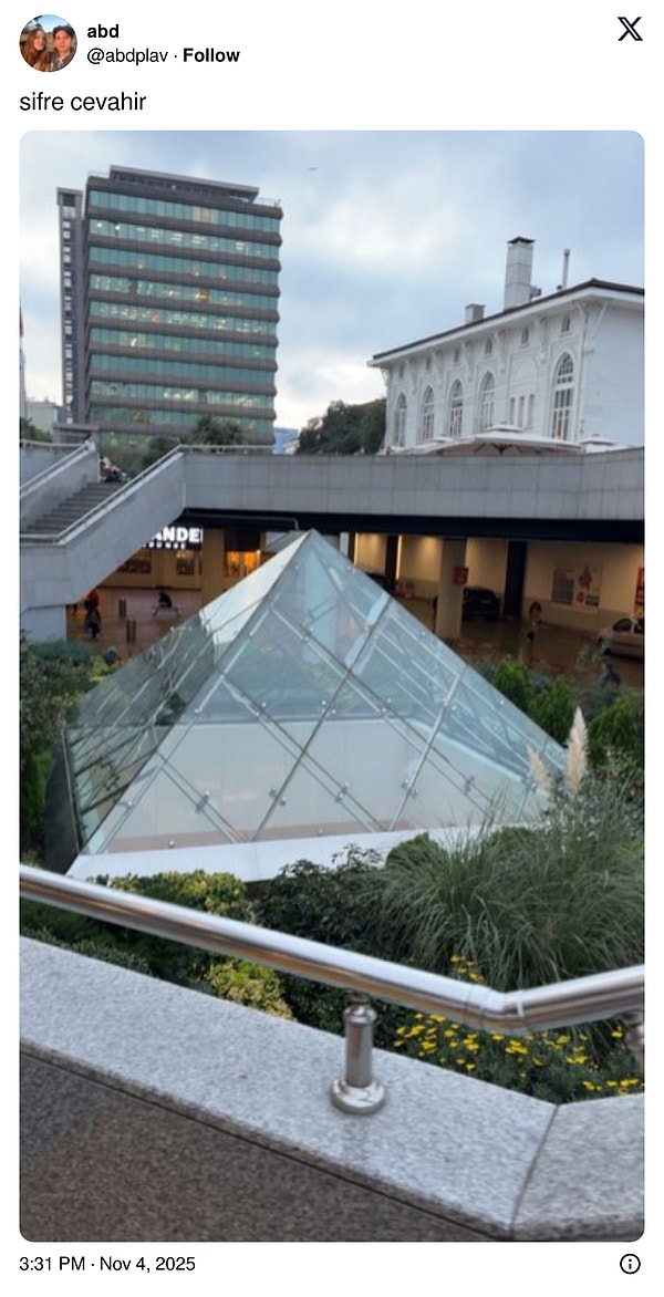 Louvre göndermesi de yapıldı.