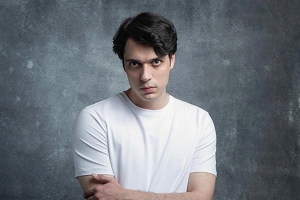 Kadrosuyla ilgili çalışmaların neredeyse tamamlandığı A.B.İ dizisine Birsen Altuntaş'ın haberine göre genç bir oyuncu dahil oldu.