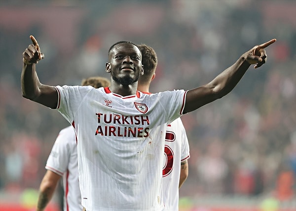 Samsunspor, üç puanı alarak haftayı lider kapattı.