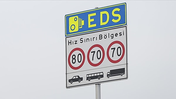 Ulaştırma ve Altyapı Bakanı Abdulkadir Bakan Uraloğlu, ülke genelinde kara yollarında 32 bin 845 levhayı kaldırdıklarını açıkladı.