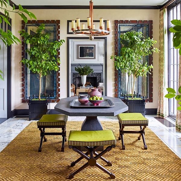 4. Evin her köşesine kocaman bitkiler koymak.