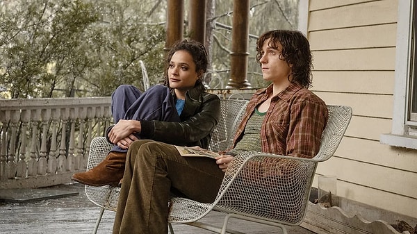 The Crowded Room (2023)