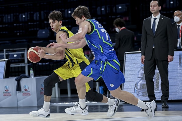 Yıldızlar ilk adımlarını bu ligde attı.