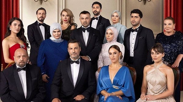 Kızılcık Şerbeti'nde Sıla Türkoğlu, Emrah Altıntoprak, Ece İrtem ve Batuhan Bozkurt Yüzgüleç diziden ayrılıyor.