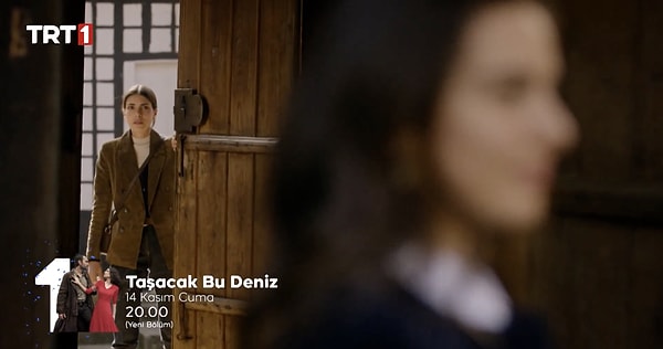 TRT 1'in cuma akşamlarına damga vuran dizisi Taşacak Bu Deniz'de Esme, Eleni'yi öğreniyor.