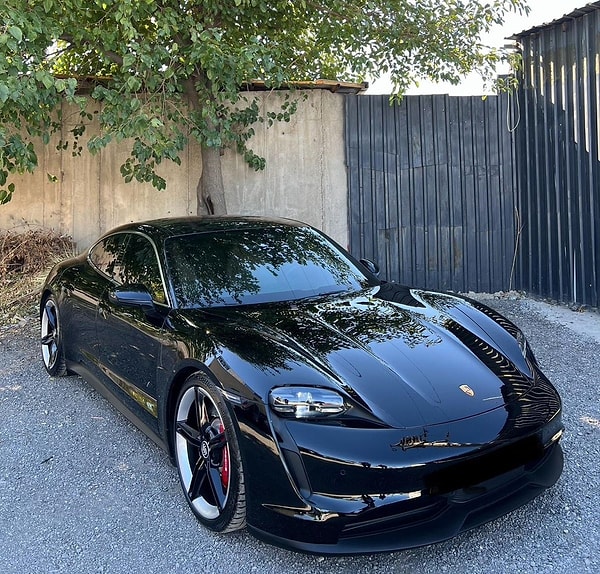 Kapılar kilitlendi, araç alev aldı.