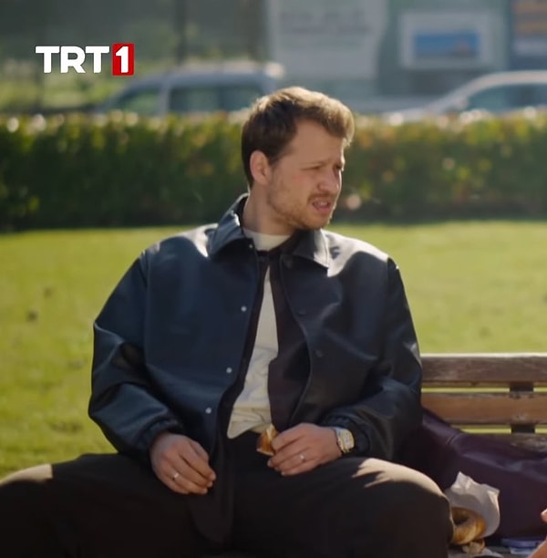 Taşacak Bu Deniz'in son bölümünde Burak Yörük'ün canlandırdığı Oruç karakterinin iki yüzük takması dikkat çekti.