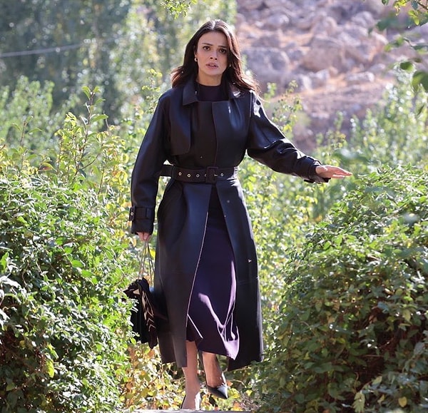 Uzak Şehir, Alya karakterinin kombinleriyle gündeme geldi.