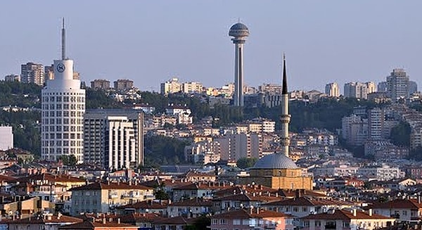 Ankara'da şehrin iki takımı da ilk üçe giremedi.