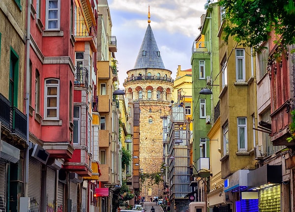 Üç büyük şampiyonu barındıran İstanbul'da ise lider Fenerbahçe...