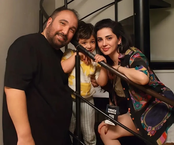 Yaklaşık 9 ay önce boşanan komedyen çift Özgür Turhan ve Deniz Bağdaş cephesinde olaylar yeniden alevlendi.