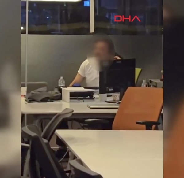 beIN Sports’un Ayazağa'daki binasına oyuncak silahla giren şüpheli, polis ekiplerince ikna edilmesinin ardından gözaltına alındı.