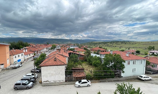 Bolu’nun güneyinde bulunan Kıbrıscık ilçesi, merkez nüfusu 2 binin altında kaldığı için köy statüsüne düşme tehlikesiyle karşı karşıya.