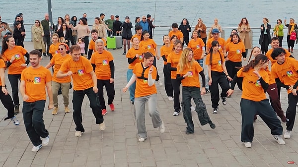 Üsküdar sahilinde müzik ve dansla renkli sahneler