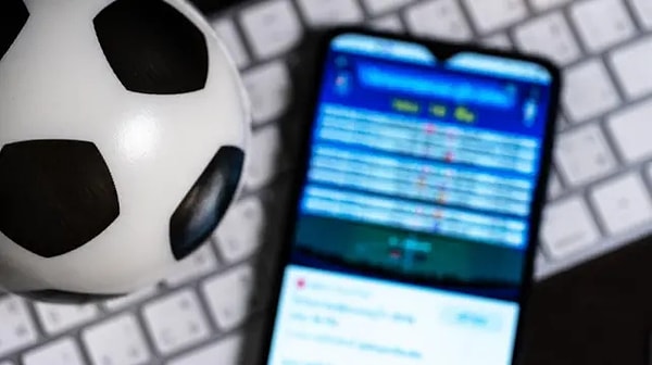 Türkiye Futbol Federasyonu, bahis soruşturması kapsamında 1024 futbolcunun Profesyonel Futbol Disiplin Kuruluna sevk edildiğini açıkladı.