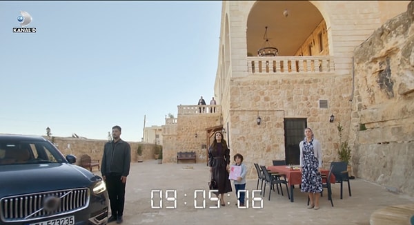 Reyting rekortmeni dizi Uzak Şehir, 10 Kasım Atatürk'ü Anma Günü'nü unutmadı.