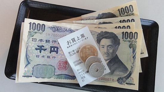 Japonlar Neden Parayı Özel Bir Tepsiye Koyarak Verir?