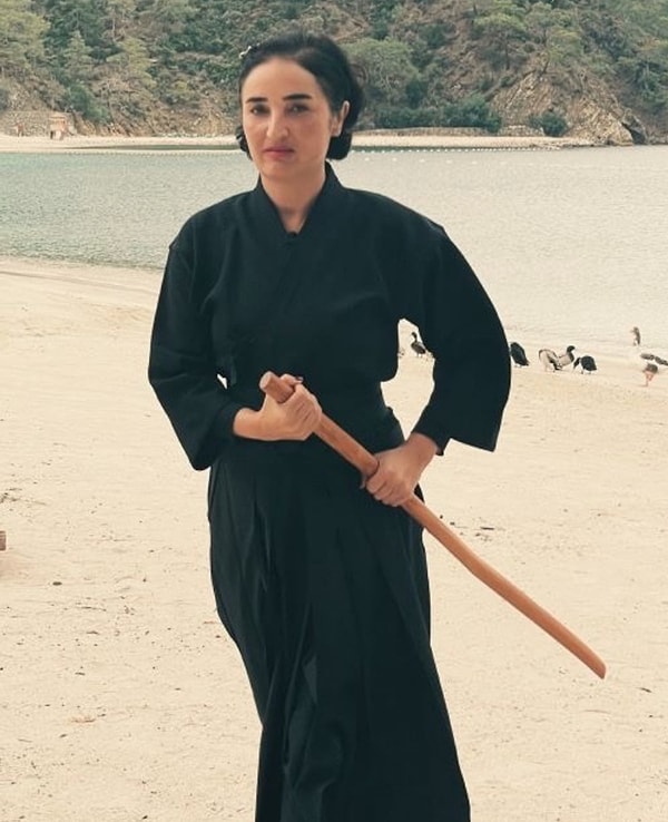 Türk tiyatrosunun önemli isimlerinden biri olan Fadik Sevin Atasoy, son birkaç ay içerisinde oldukça ilginç haberlerle gündeme oturdu.