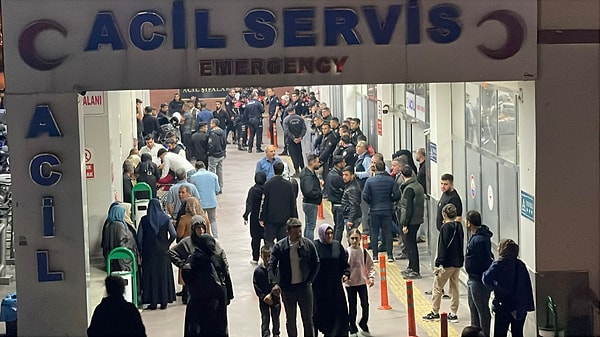 Şanlıurfa’nın Karaköprü ilçesinde sokakta yapılan sünnet düğünü eğlencesinde korkunç anlar yaşandı.