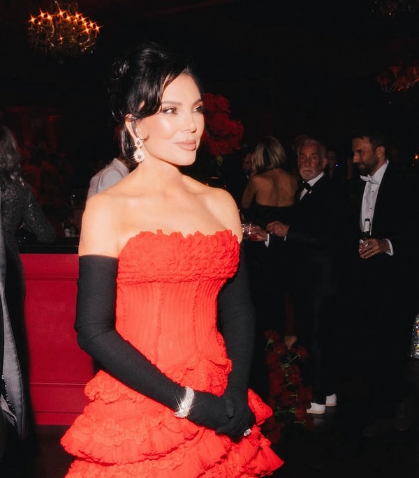 But what a 70 it was! Kris Jenner, who celebrated her 70th birthday last night at the Los Angeles home of Jeff Bezos and his wife, both dazzled and stunned with her age-defying appearance.