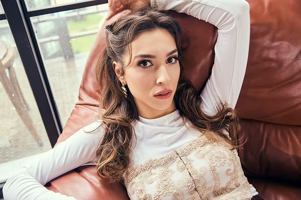 Kızılcık Şerbeti'ne Özge Borak'ın canlandırdığı Apo'nun yeni karısı Salkım'ın kızı Elif geliyor.