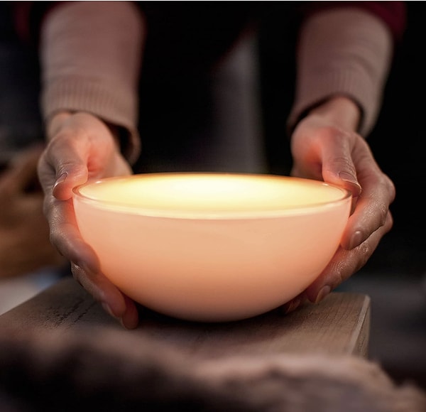 Yeni bir ortam ışığı arıyorsan, Philips Hue Go V2  Masa Lambası harika bir seçenek olabilir.