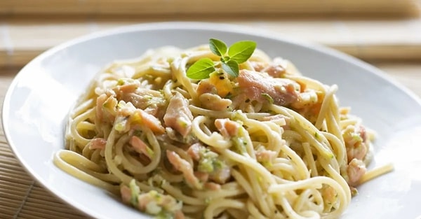 9. Pesto Sos ve Somonlu Makarna