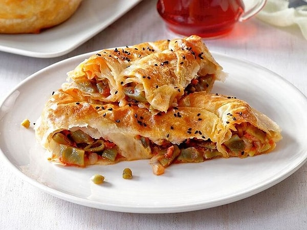 3. Tavuk Butları ve Sebzeli Börek