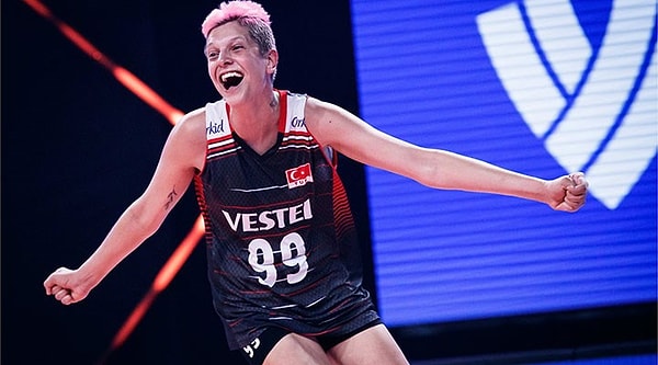 Eczacıbaşı'na geliş sürecini anlattı.