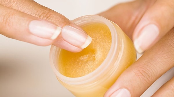 Bir diğer vazgeçilmez içerik ise vazelin.