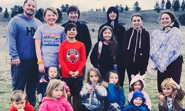 ABD’de yaşayan Desiree ve Christopher çifti, 18 çocuğa sahip olmanın hem mutluluk hem de ciddi masraf anlamına geldiğini paylaştı.