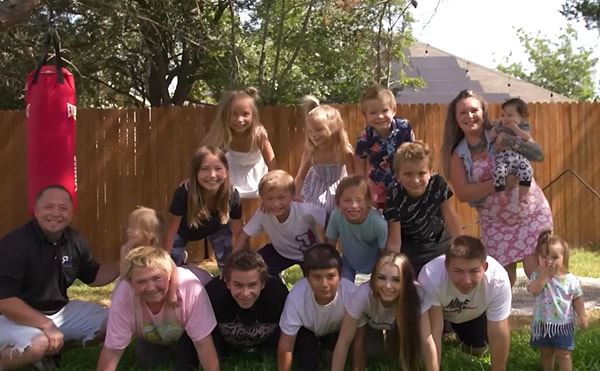 Christopher ve Desiree, tanıştıktan sadece 28 gün sonra evlenmiş ve her ikisinin önceki ilişkilerinden gelen toplam 11 çocuğa ek olarak birlikte yedi çocuk sahibi olmuşlar.