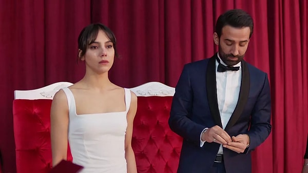 Uzak Şehir her hafta reytinglerde ilk sırada yer almayı başarıyor.