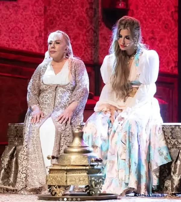 Mehmet Üstündağ, Mine Koşan'la ilgili şok iddialarda bulunmuş, usta oyuncunun 7 Kocalı Hürmüz kadrosundan haksız yere çıkarıldığını söylemişti.