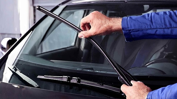 Almanya’da uzun süredir yürürlükte olan fakat birçok sürücünün farkında olmadığı bir kural yeniden gündeme damga vurdu.