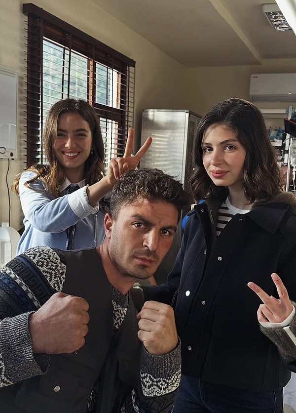 Taşacak Bu Deniz'de Koçari ailesinin fedaisi Çakır Uşak karakterini sosyal medya fenomeni ve YouTuber Fester Abdü (Deli Mi Ne) canlandırıyor.