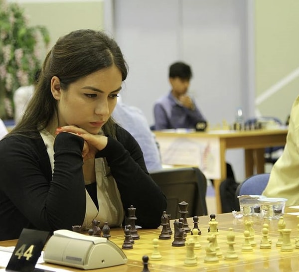 1. Satrançla tanıştığınızda, bu spora olan ilginizi ne şekillendirdi? Satrançla tanışmanızda özel bir anınız var mı?