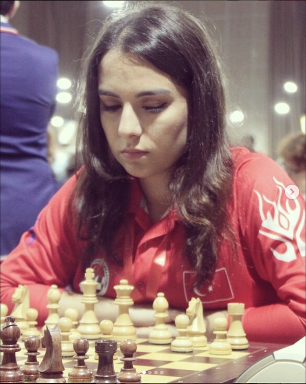 6. Yurt dışında satranç oynamak nasıl bir deneyimdi? Türkiye ile yurt dışındaki satranç seviyeleri arasında farklar gördünüz mü?