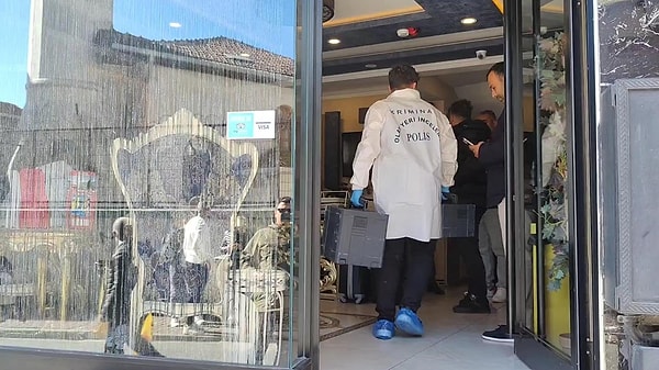 Böcek ailesinin Fatih’te kaldığı otelde, 2 kişi daha hastaneye kaldırıldı.