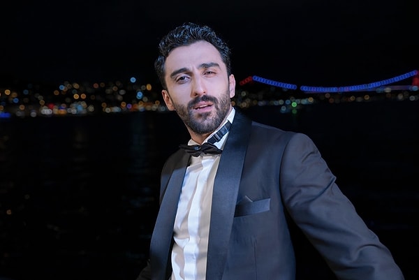 Kızılcık Şerbeti'nde Nursema'nın kocası Firaz olarak izlediğimiz Batuhan Bozkurt Yüzgüleç, diziye veda etti.